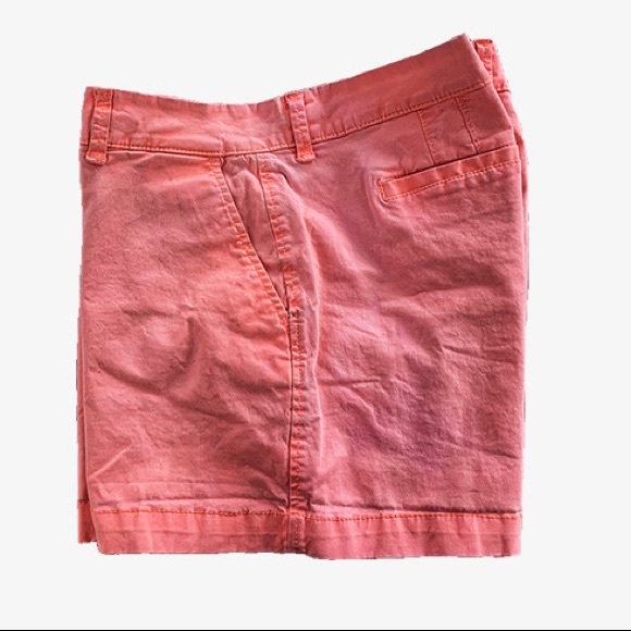 Bundle of 2 Pairs of Old Navy 5” Everyday Short - Picture 8 of 13